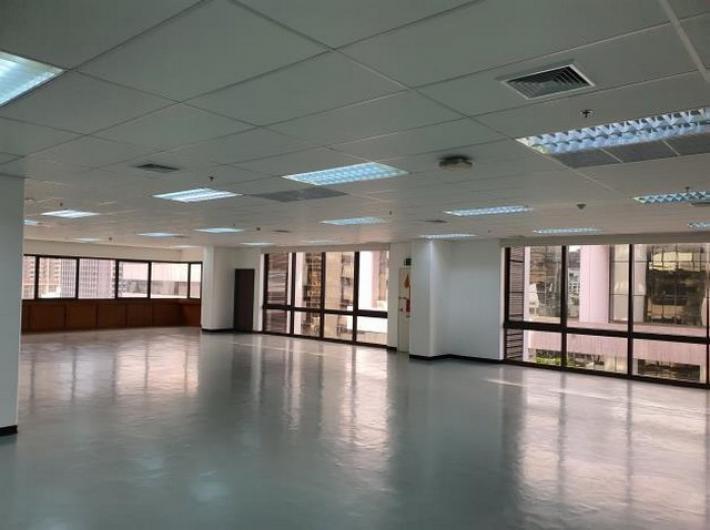21 : Office space for rent at Sathorn Thani IInear BTS Surasak