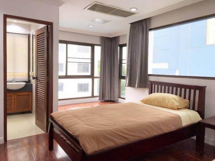 CRB624 Lowrish building in mid of Thonglor 2 bed 2 bathroom + guest toilet