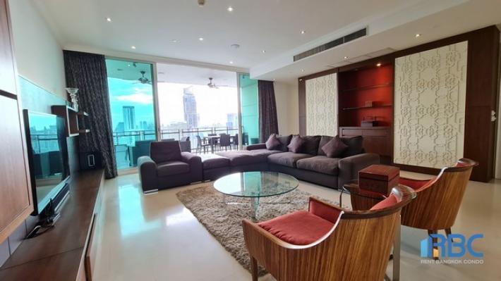 Royce Private Residences Condo Sukhumvit 31 Super Luxury Project near BTS Phrom Phong