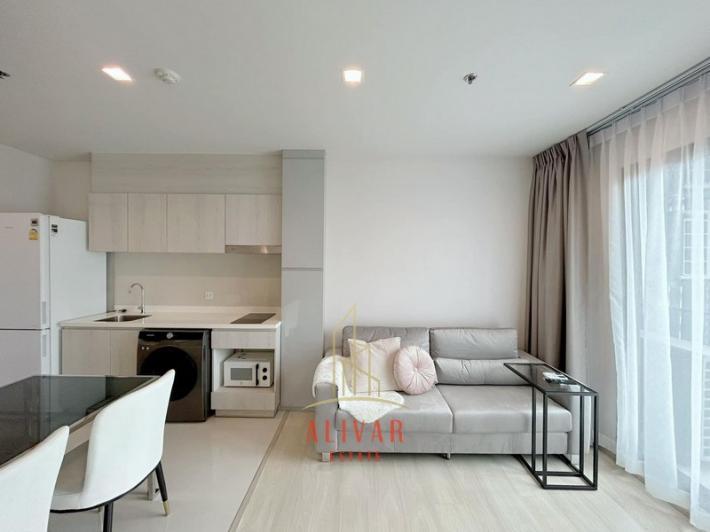 RC050723 Condo for rent, Life One Wireless, on Wireless Road, near Central Embassy and BTS Ploenchit.